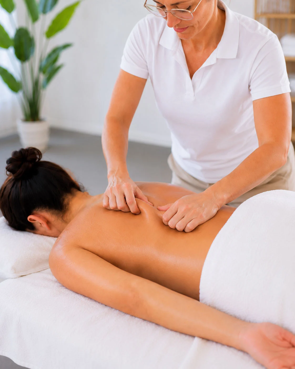Bindegewebsmassage in der Massagepraxis fuer Oberkirch